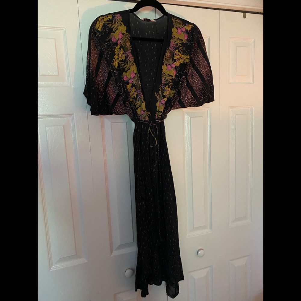 Je vous black floral vintage wrap dress
